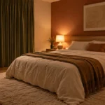 Déco chambre cocooning : le cocon cosy commence à 17 °C et sous une lampe de chevet, pas avec les coussins